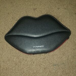 MAC Cosmetics Black Lip-Shaped Makeup Holder